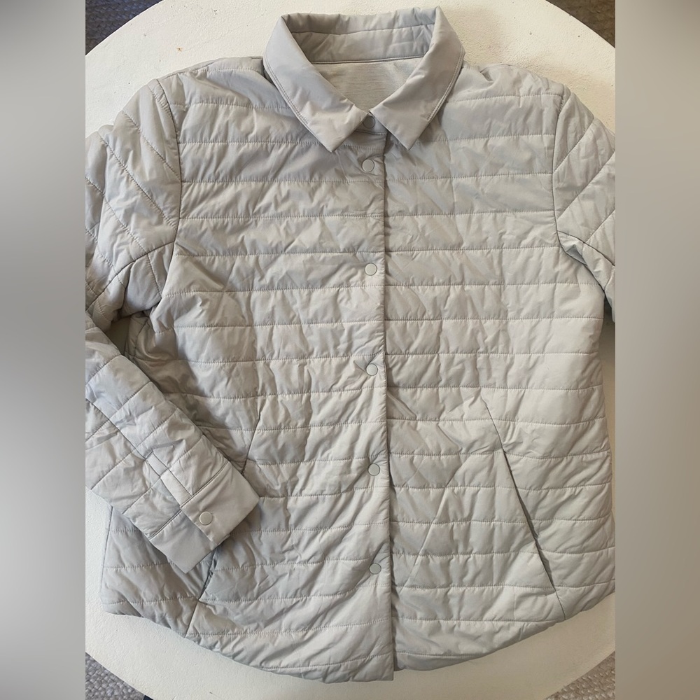 LULULEMON light puffer jacket in gray